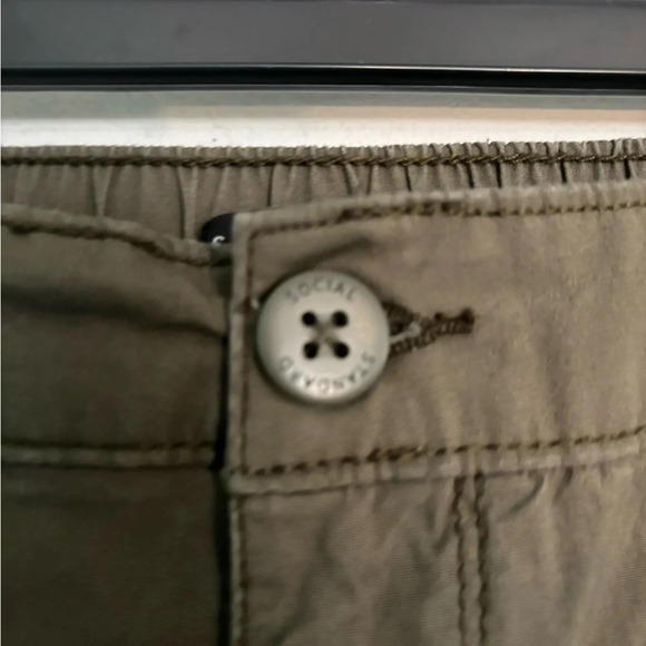 Social Standard by Sanctuary Womens Army Green Utility Cargo Crop Pant Sz Medium - Picture 7 of 8